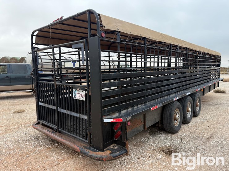 2014-neckover-32'-tri/a-gooseneck-livestock-trailer-image-5