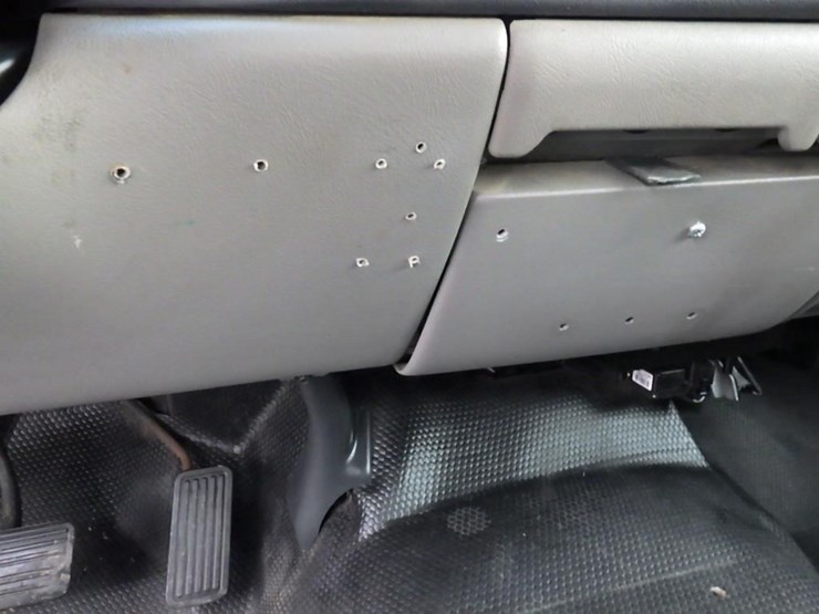 2002-chevrolet-tahoe-image-27