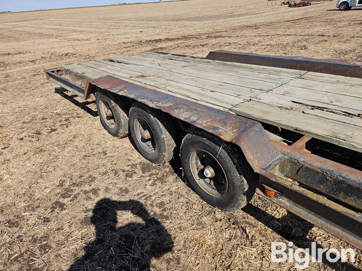 19'-tri/-axle-flatbed-trailer-image-12