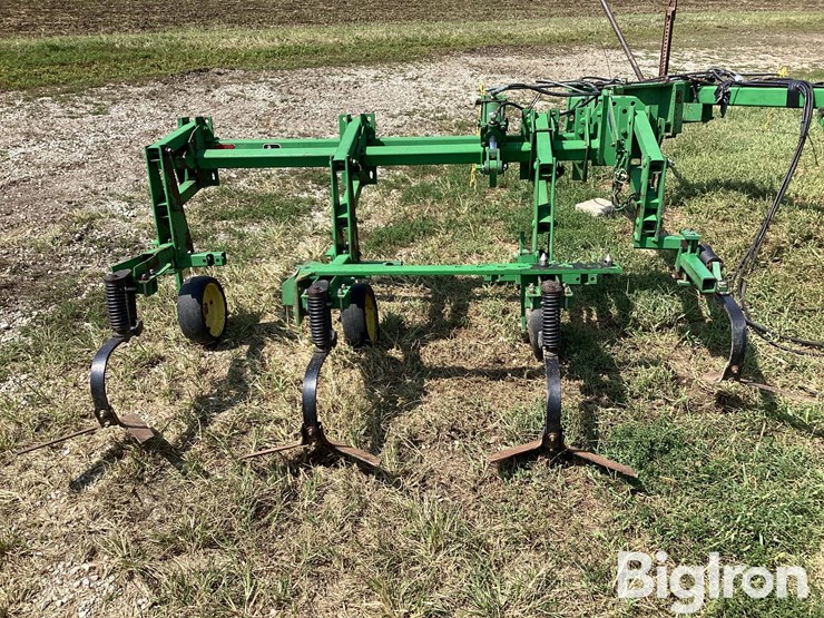 john-deere-725-image-14