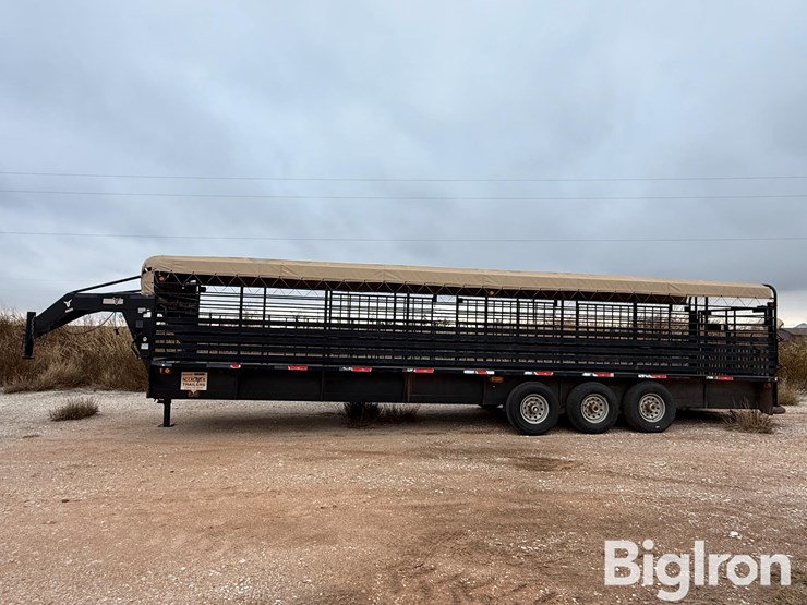 2014-neckover-32'-tri/a-gooseneck-livestock-trailer-image-8