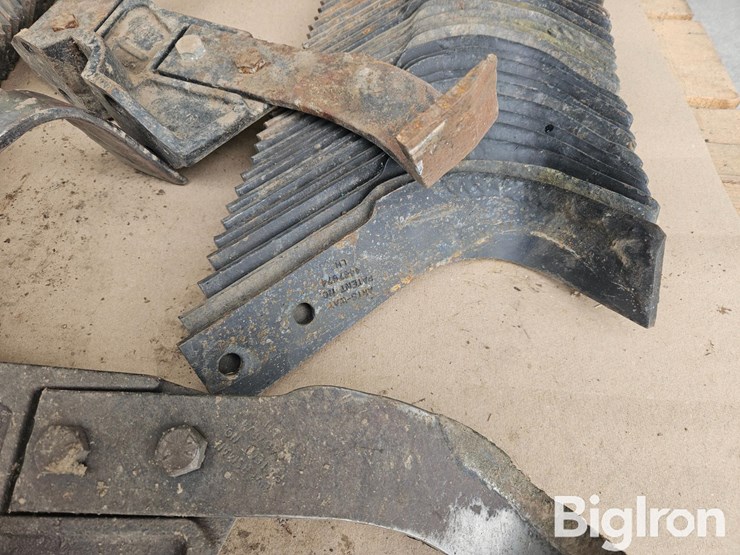 eversman-unused-tiller-knives-&-brackets-image-12