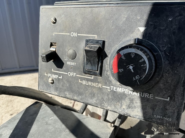 hotsy-hc165l.1-pressure-washer-image-15