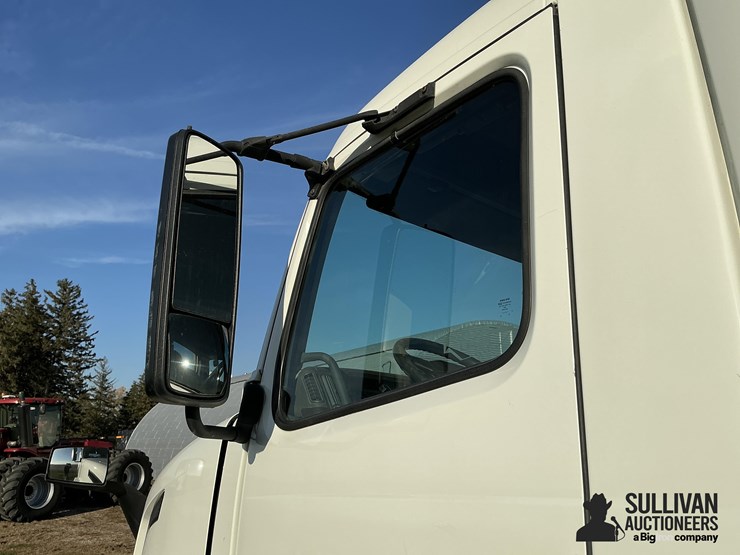 2016-volvo-vn-image-13