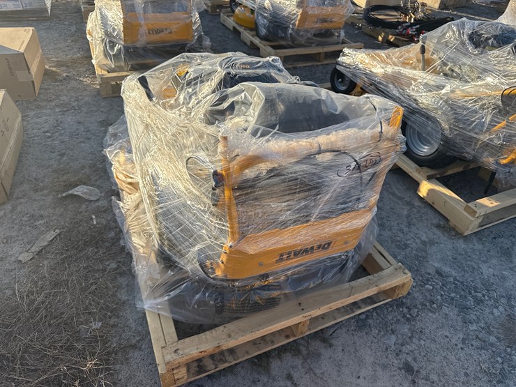 #27-•-unused-dewalt-dw33-walk-behind-zero-turn-mower-inv#32768-image-3