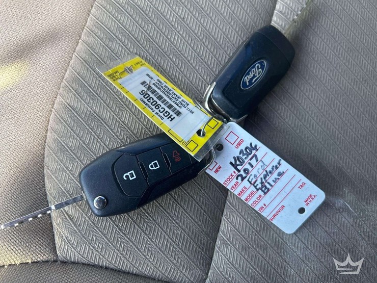 2017-ford-explorer-image-35