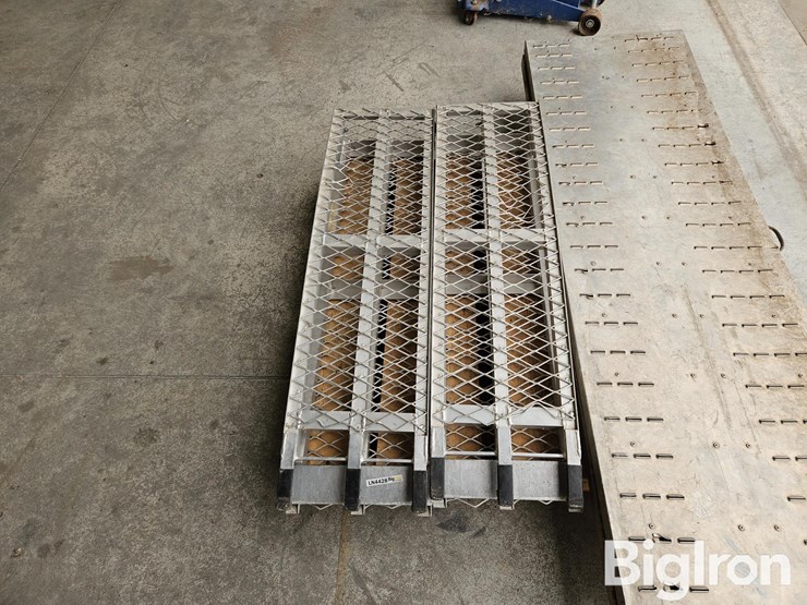(2)-sets-of-folding-aluminum-ramps-image-8
