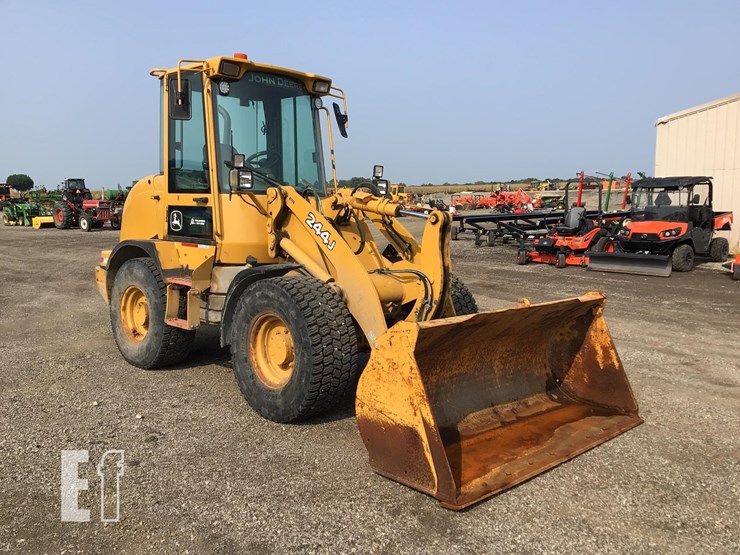 2007-deere-244j-image-3