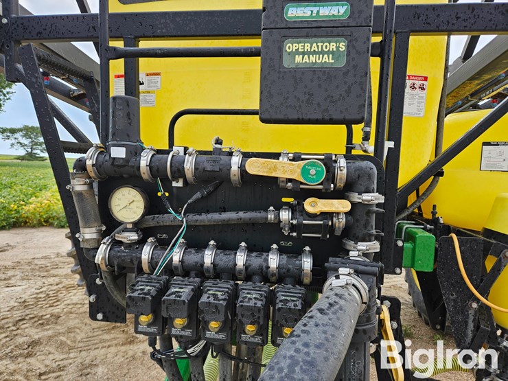 bestway-1,850-gal-100'-boom-pull-type-sprayer-image-15