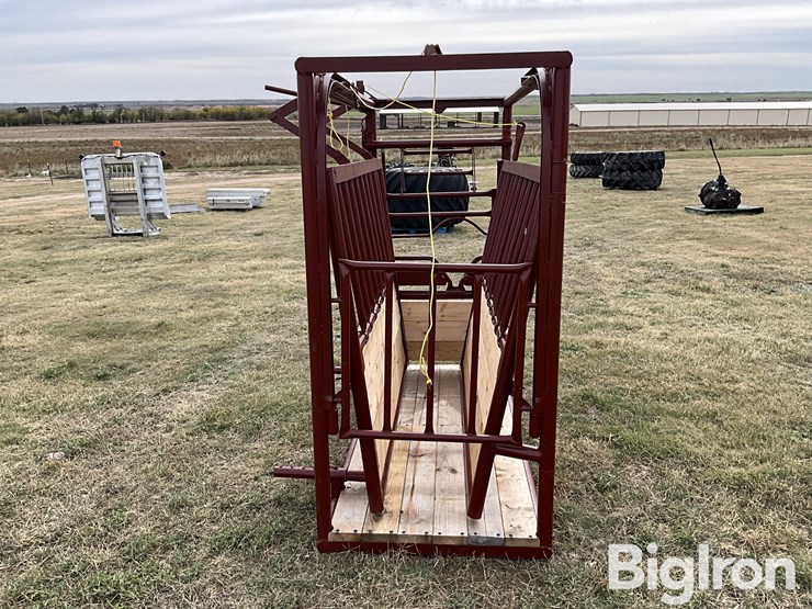 livestock-squeeze-chute-image-6