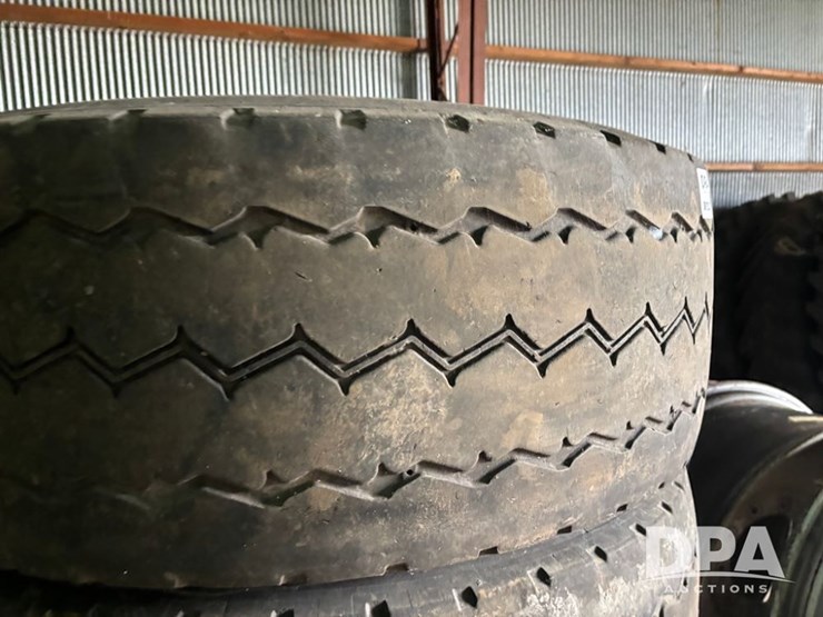 truck-tires-(dr12573)-image-4