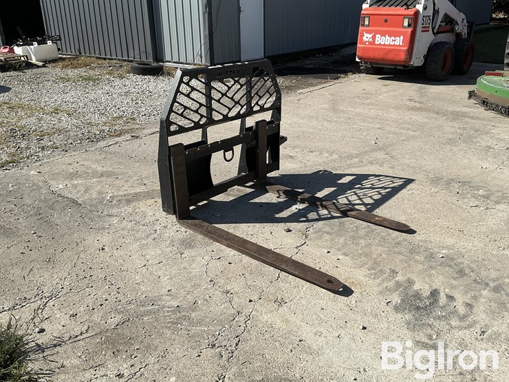 rueters-pallet-forks-image-3