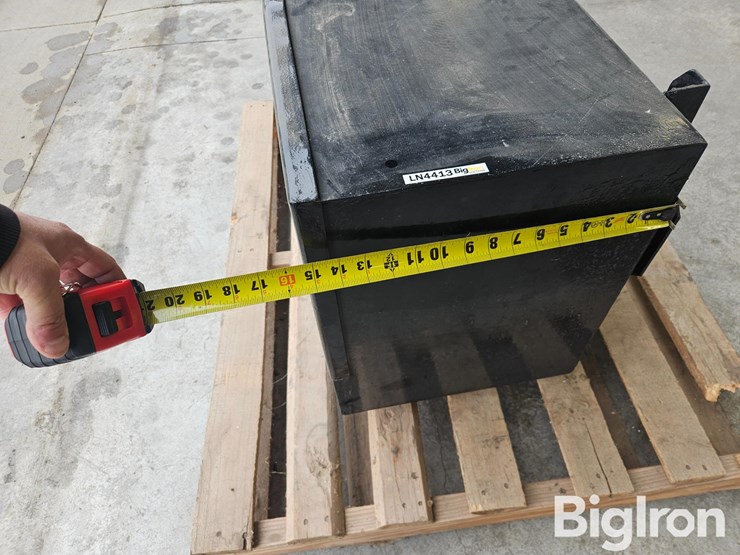 side-mount-truck-tractor-tool-box-image-10