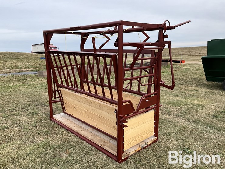 livestock-squeeze-chute-image-3