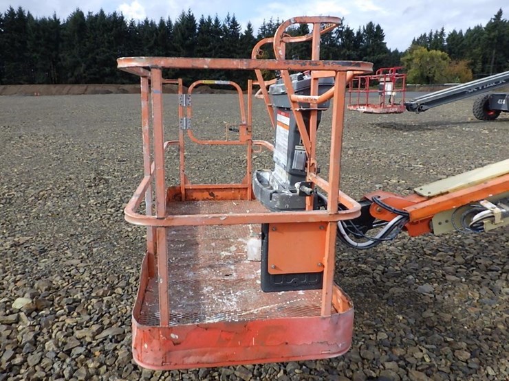 2016-jlg-400s-image-10