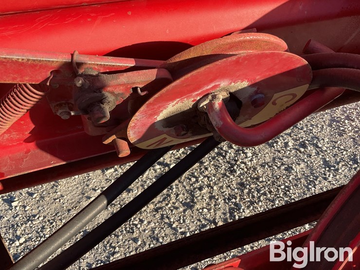 new-holland-165-image-11