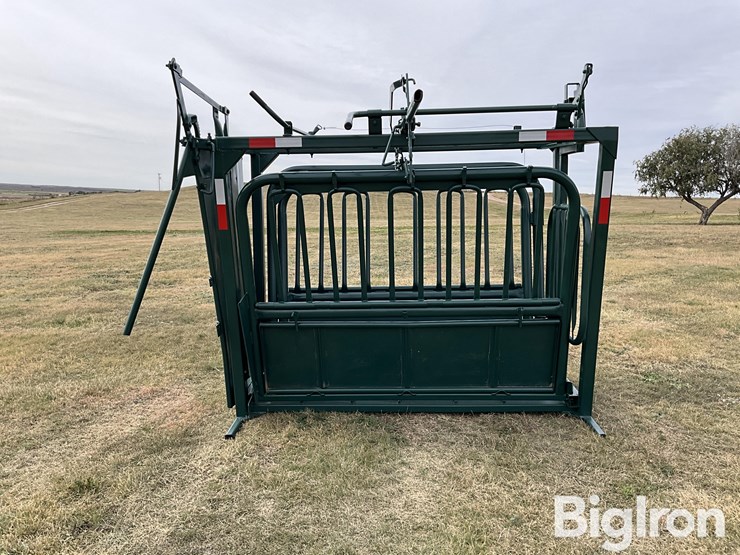 powder-river-livestock-squeeze-chute-image-8