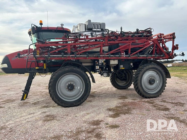 2020-case-ih-patriot-4440-image-3
