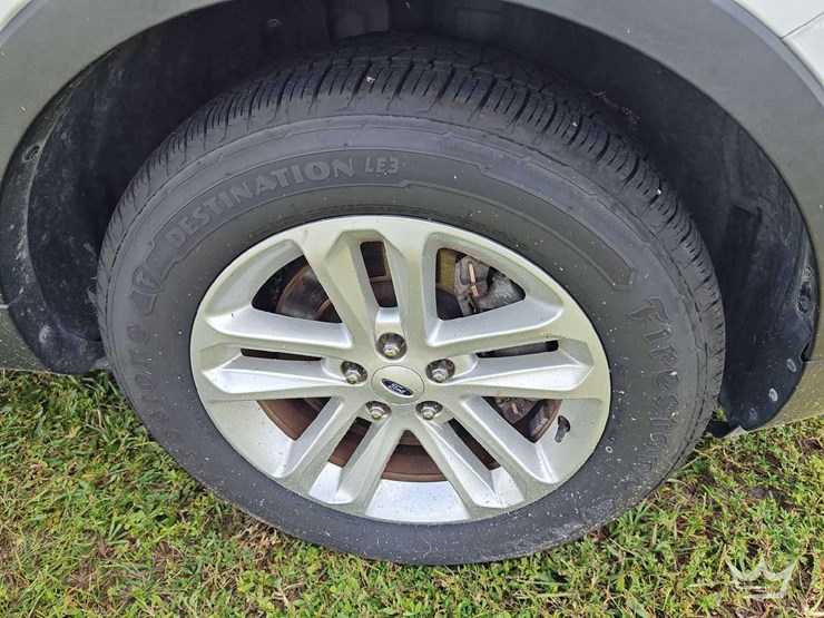 2017-ford-explorer-image-43