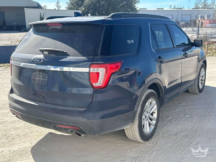 2017-ford-explorer-image-3