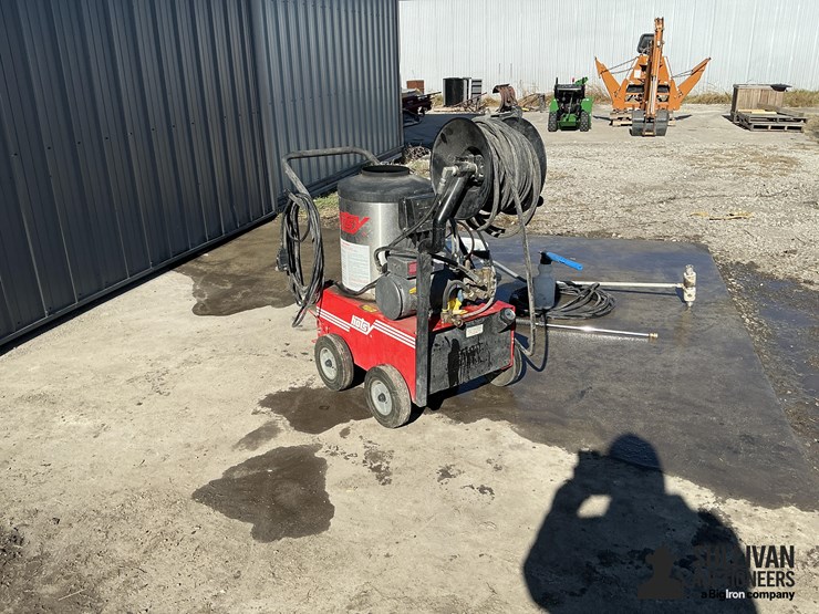 hotsy-hc165l.1-pressure-washer-image-3