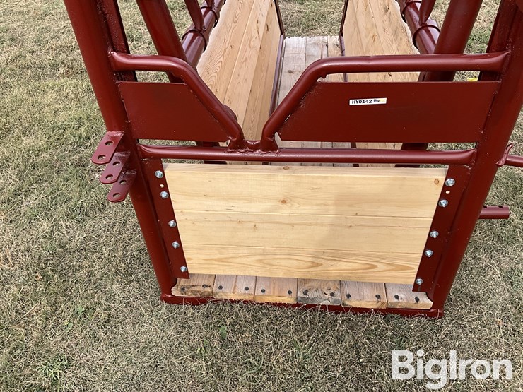 livestock-squeeze-chute-image-11