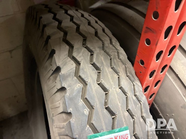 new-truck-tire-(dr12569)-image-2