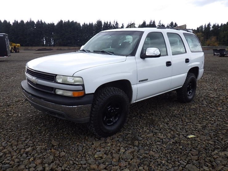 2002-chevrolet-tahoe-image-1