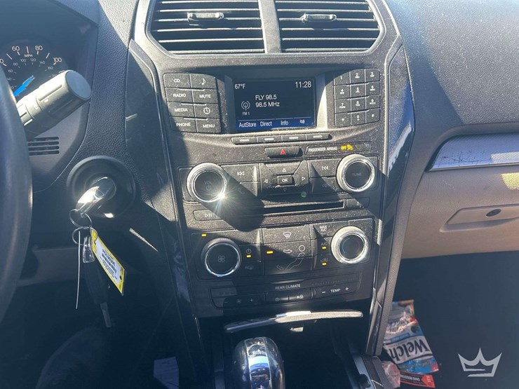 2017-ford-explorer-image-14