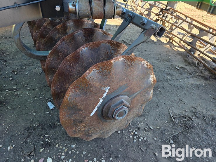 2013-john-deere-2623vt-image-13