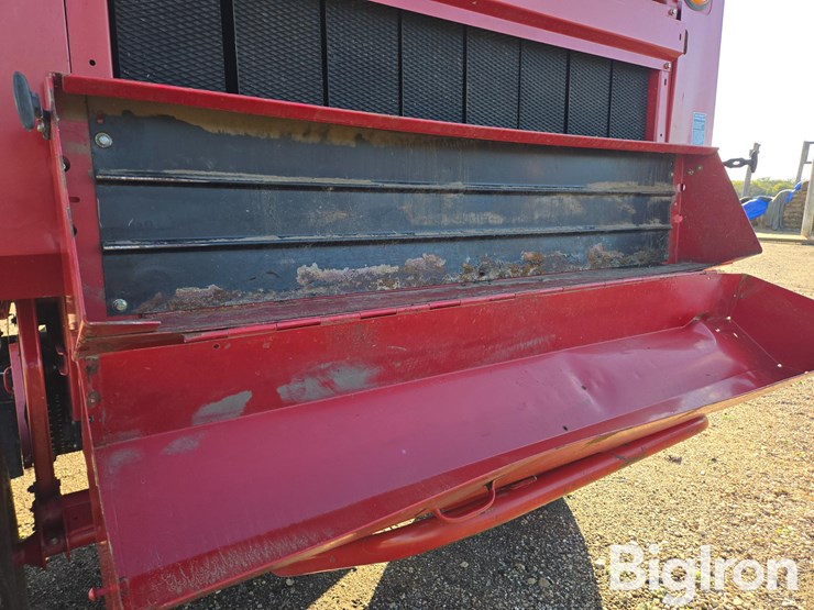 2005-case-ih-rbx562-image-14