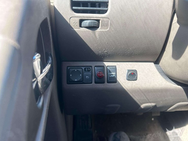 2015-nissan-frontier-image-16