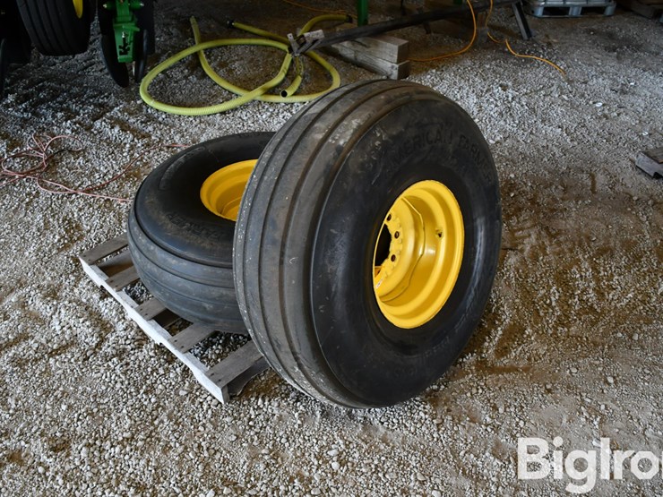 american-farmer-16.5l-16.1sl-tire-on-8-bolt-rims-image-3