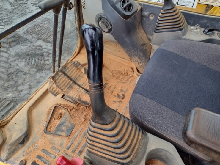 komatsu-pc240-lc-11-image-10