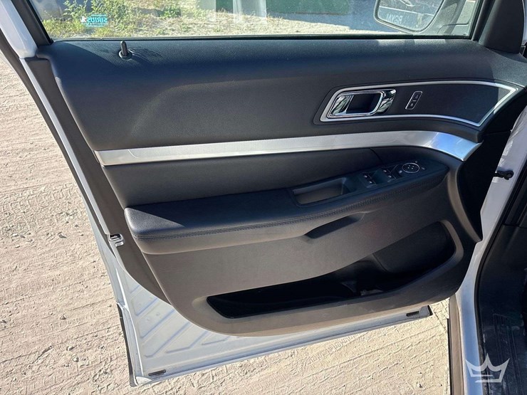 2017-ford-explorer-image-6