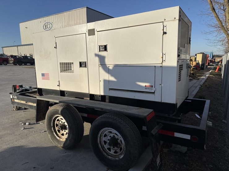 #1472-•-whisperwatt-dca-100ssvu-towable-generator-image-3