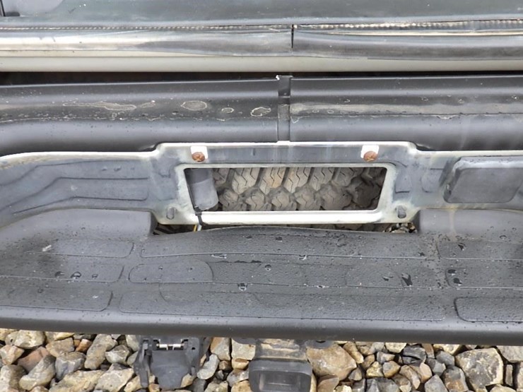 2002-chevrolet-tahoe-image-11