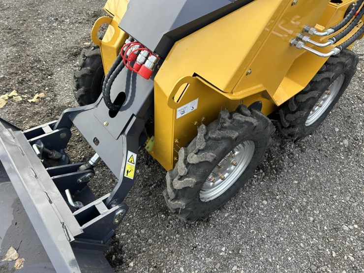 #2713-•-2025-infront-yf400-mini-skid-steer-image-9