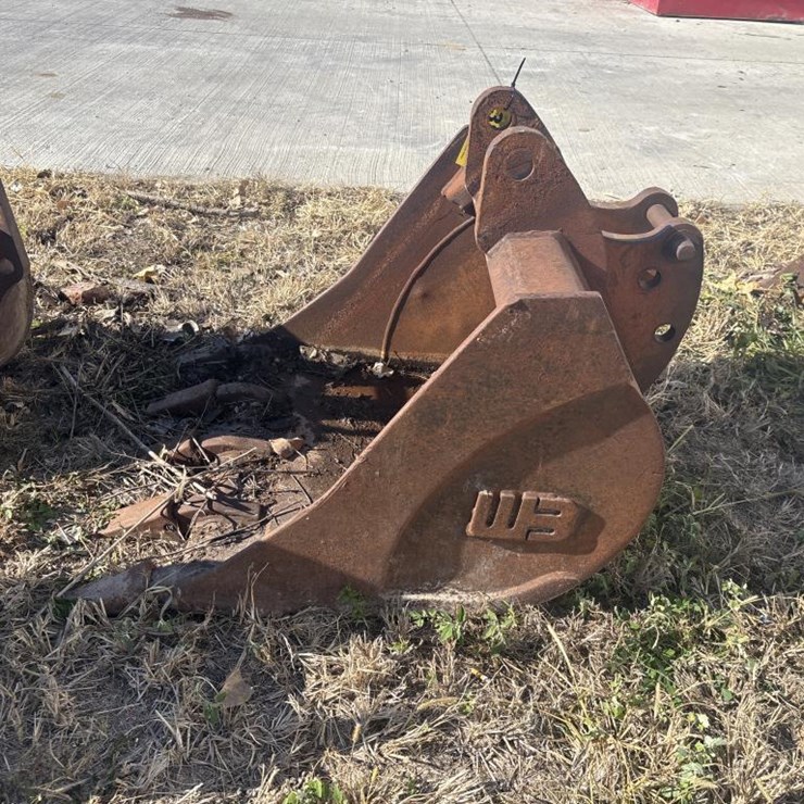 #3812 • Approx. 34" WB Tooth Bucket