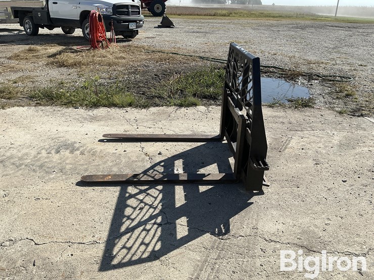 rueters-pallet-forks-image-8