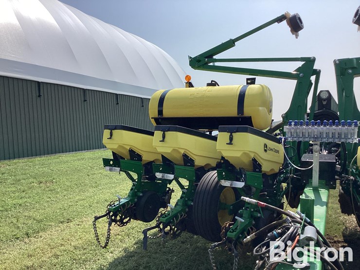 2019-john-deere-1765-image-16