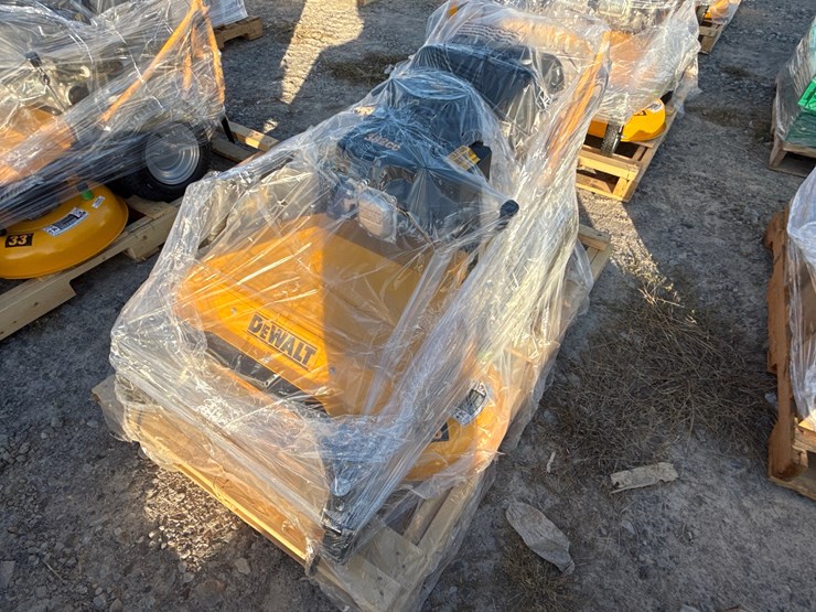 #27-•-unused-dewalt-dw33-walk-behind-zero-turn-mower-inv#32768-image-2