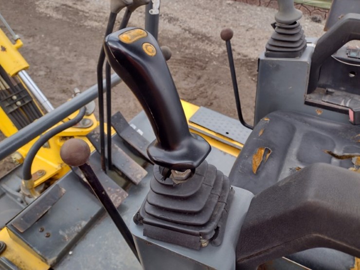 new-holland-ec25-image-10