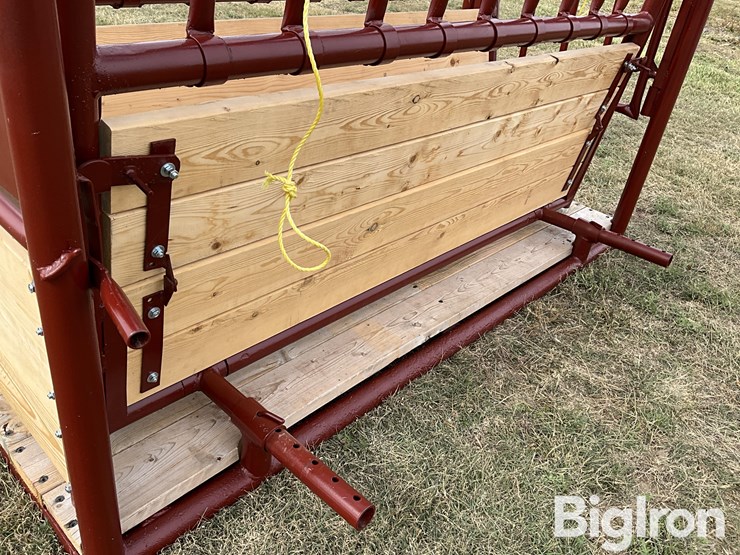 livestock-squeeze-chute-image-10