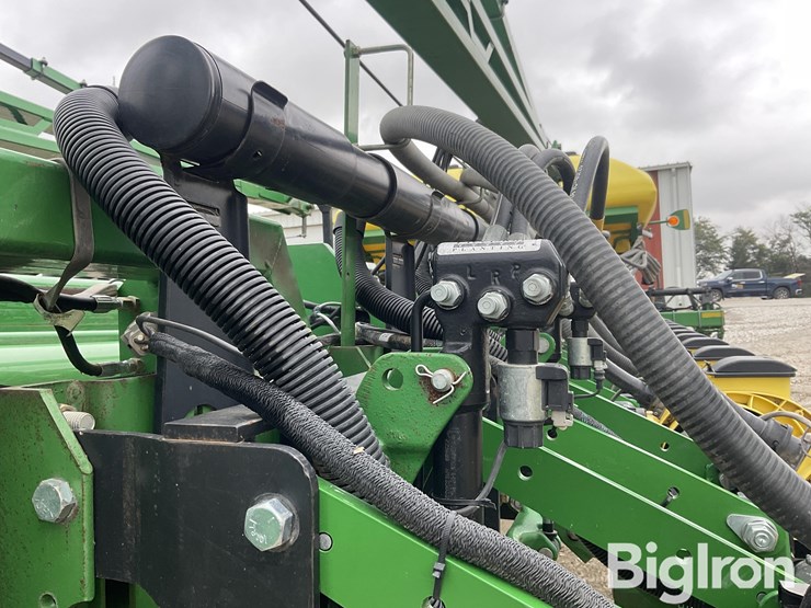 2012-john-deere-db60-image-13