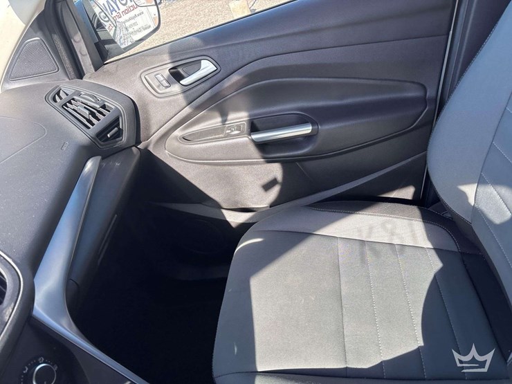 2015-ford-escape-image-16