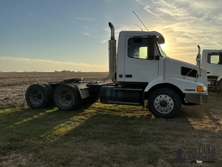 2000-volvo-vn-image-4