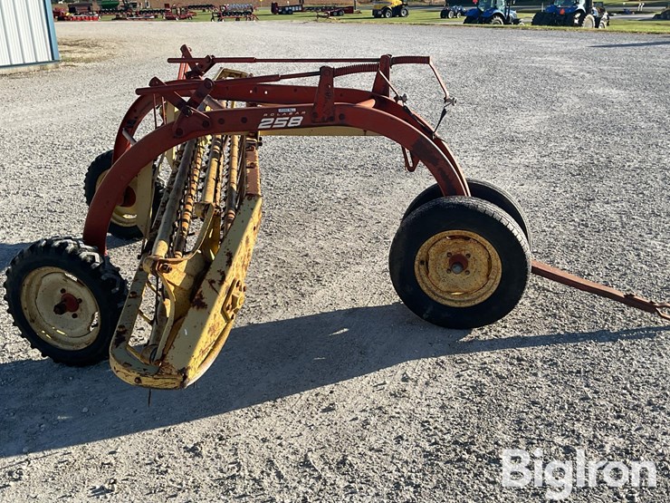 new-holland-258-image-4