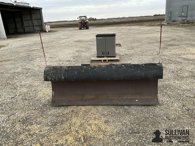 western-6’-skid-steer-mounted-snow-plow-image-2