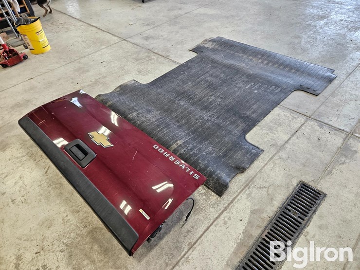 chevrolet-silverado-tailgate-&-box-floor-pad-image-3